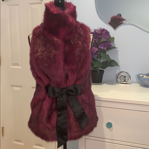 Steve Madden Magenta Faux Fur Vest Tie Close NWOT - Picture 2 of 7